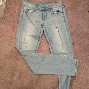 Light wash ripped American eagle super stretch jeggings